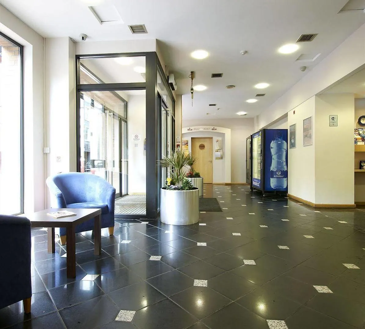 Travelodge Belfast 3*,