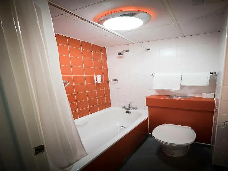 Travelodge Belfast 3*,